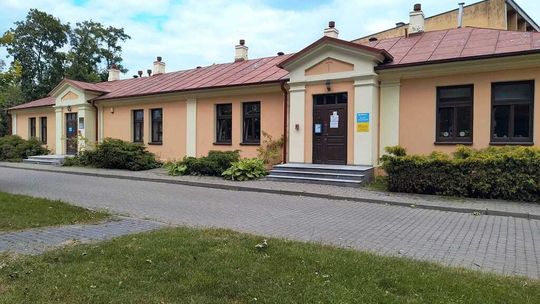 Budynek biurowy na dużej działce w centrum miasta Budynek biurowy na dużej działce w centrum miasta