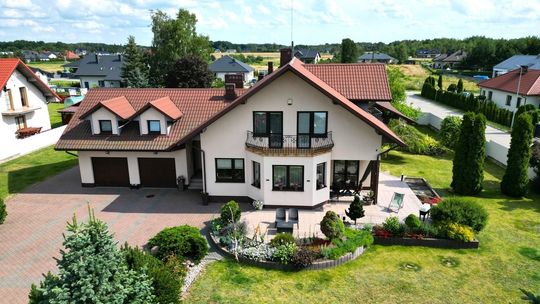 Dom, podwójny garaż,  działka 23 ary w Piszczacu