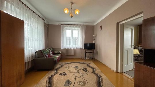 Siedlisko z budynkami gospodarczymi i 1,6 ha ziemi