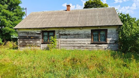 Urokliwa działka z domkiem do remontu – 3366 m² Urokliwa działka z domkiem do remontu – 3366 m²