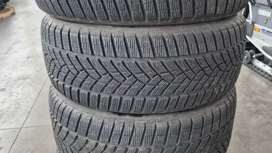 używane opony zimowe Goodyear UltraGrip Performance + z rantem ochronnym