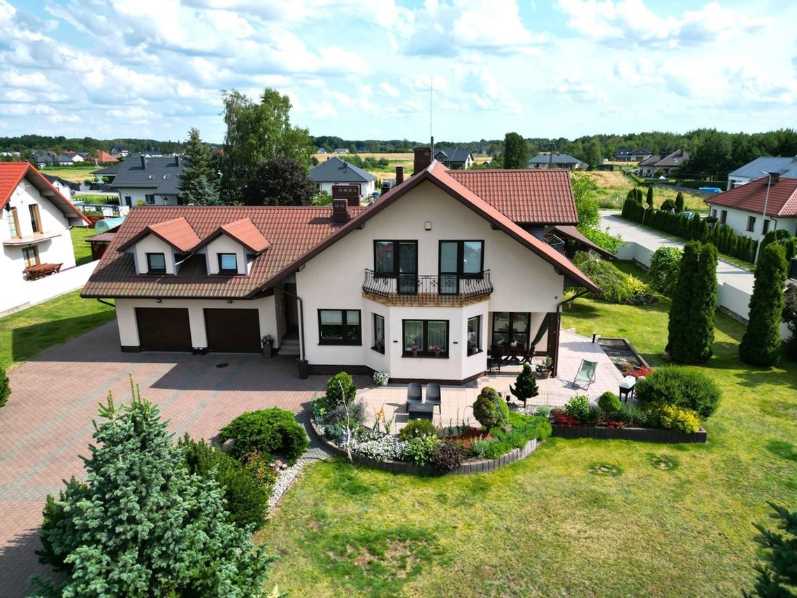 Dom, podwójny garaż,  działka 23 ary w Piszczacu