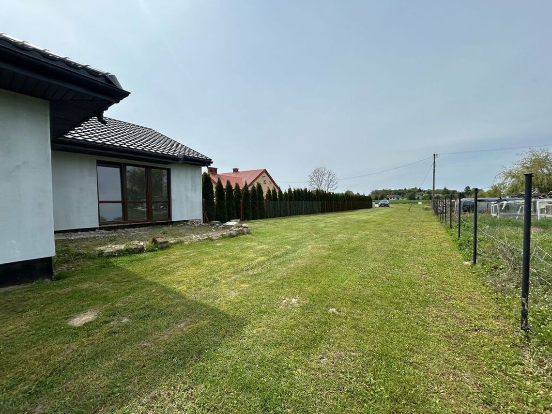 Dom w Milanowie – 104m² z garażem i działką 1230m2