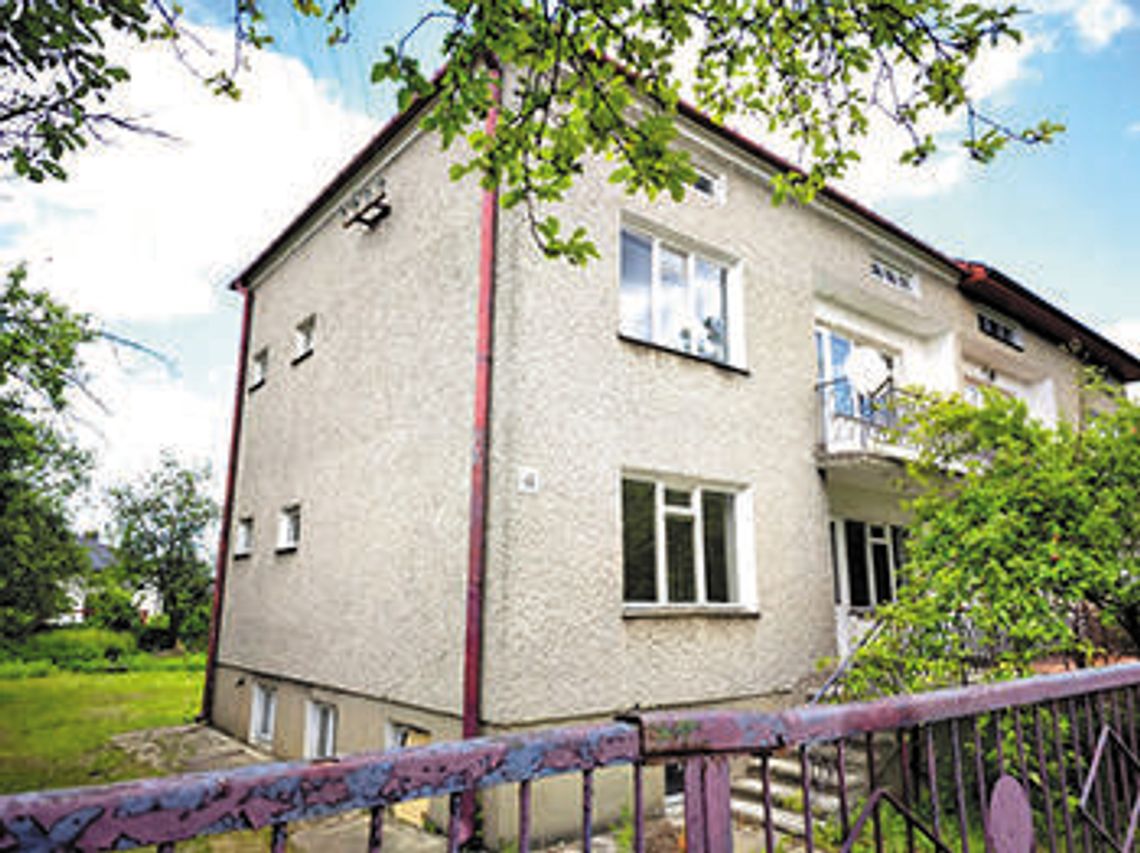 Dom w zabudowie bliźniaczej przy ul Twardej Dom w zabudowie bliźniaczej przy ul Twardej