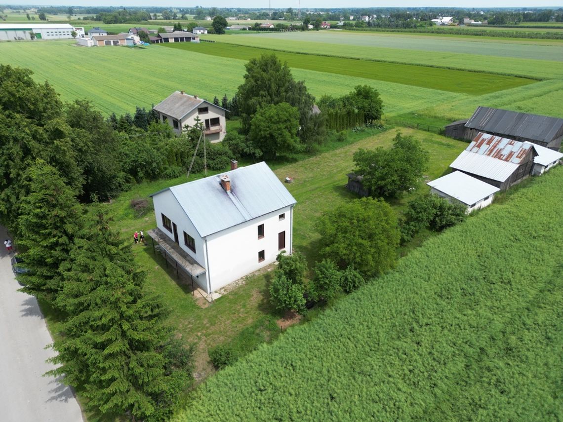 Duży dom z garażami na działce w Wohyniu!