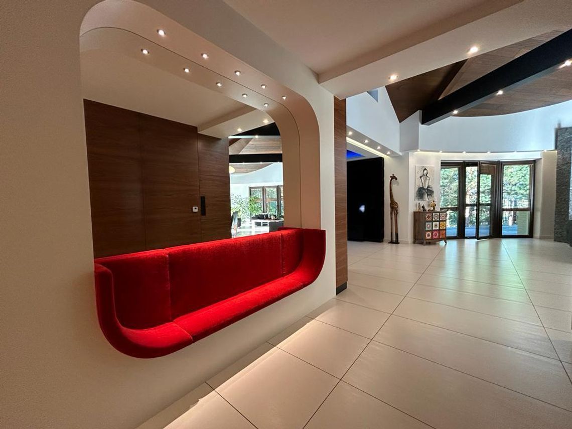 Prestiżowy dom z poddaszem, antresolą i kinem!