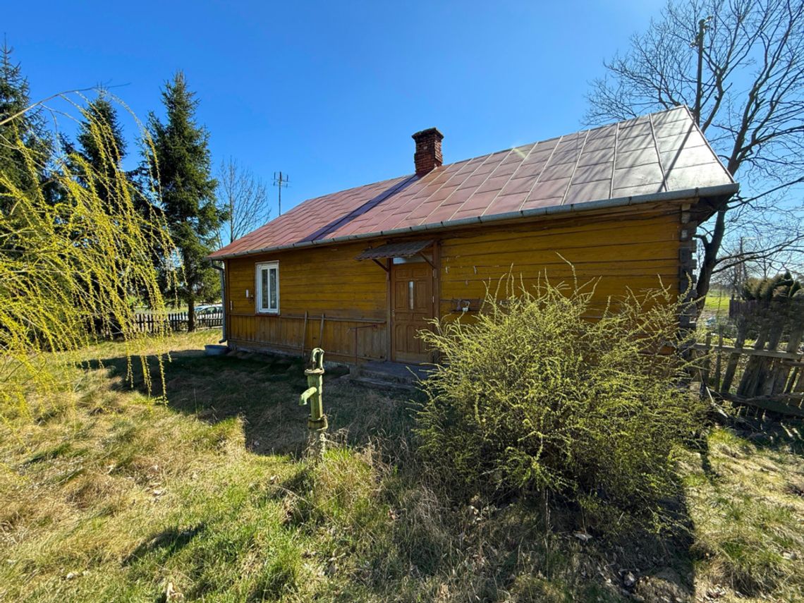 Spokój, przestrzeń i potencjał – działka z domem