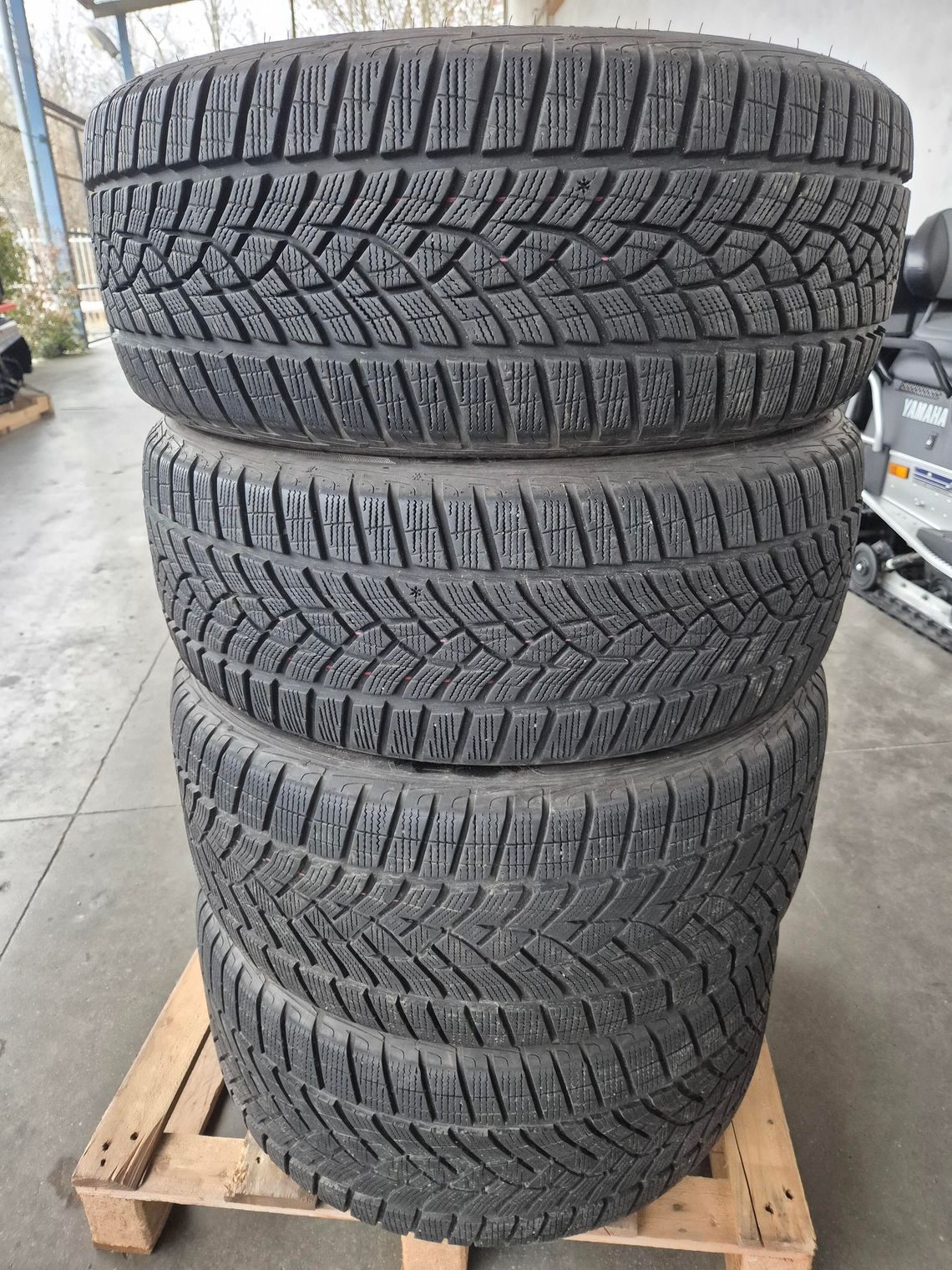 używane opony zimowe Goodyear UltraGrip Performance + z rantem ochronnym używane opony zimowe Goodyear UltraGrip Performance + z rantem ochronnym