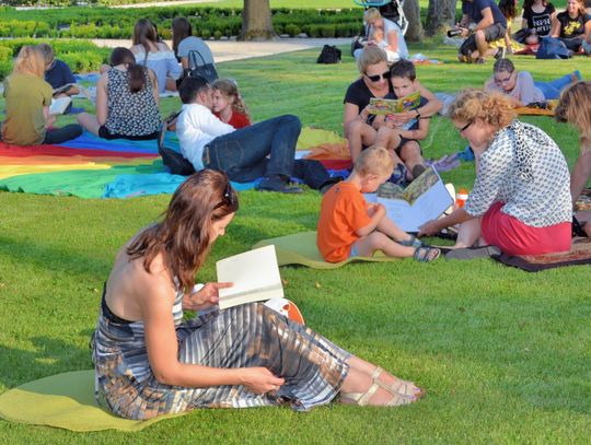 Publiczne czytanie w Parku Radziwiłłowskim
