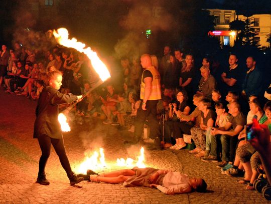 Uliczny teatr ognia Antidotum