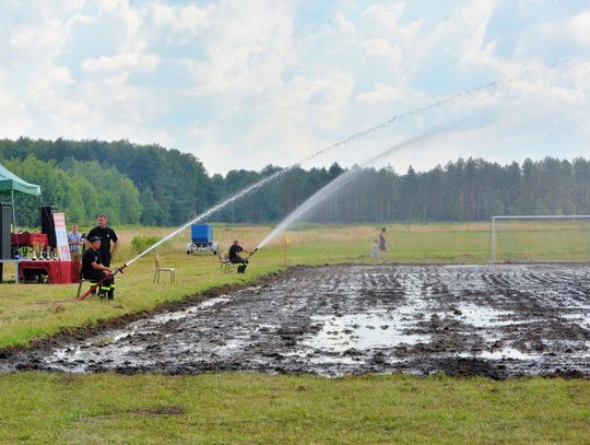 Powiatowy Turniej Piłki Błotnej w Tucznej