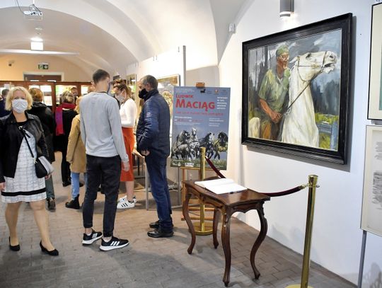 Otwarcie wystawy obrazów Ludwika Maciąga w Muzeum Południowego Podlasia