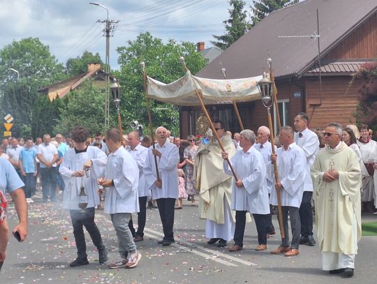 Boże Ciało w parafii pw. Św. Apostołów Piotra i Pawła