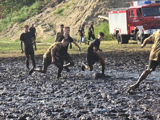 Święto Pieczonego Ziemniaka i Turniej Piłki Błotnej w Tucznej