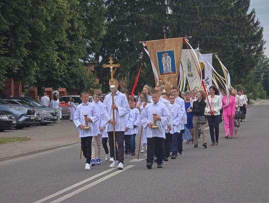 Boże Ciało w parafii pw. Św. Apostołów Piotra i Pawła w Łomazach 2025 [GALERIA ZDJĘĆ]