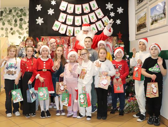 Mikołajki w przedszkolu i szkole w Zalesiu