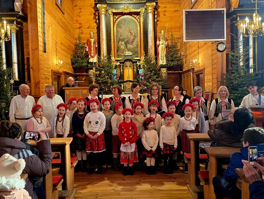 Koncert "Skowroneczków" i "Zielawy" w kościele pw. św. Stanisława BM w Rossoszu