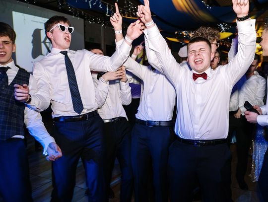 Studniówka uczniów I LO im. J. I. Kraszewskiego [GALERIA ZDJĘĆ]