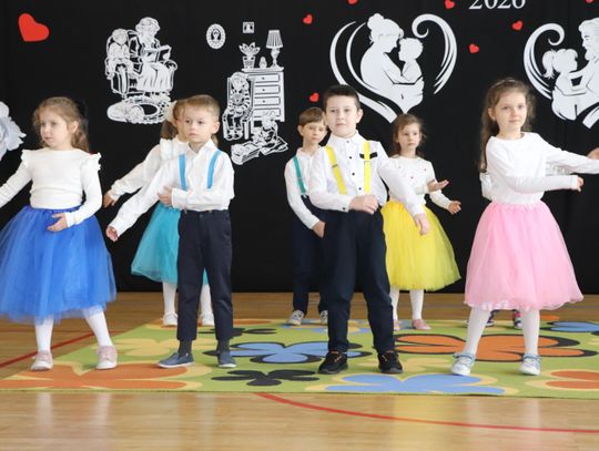 Dzień Babci i Dzień Dziadka w przedszkolu w Zalesiu [GALERIA ZDJĘĆ]