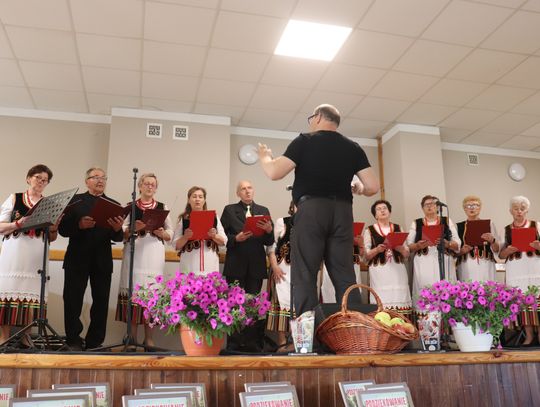 XVI Powiatowy Przegląd Chórów i Zespołów Śpiewaczych w Polubiczach [GALERIA ZDJĘĆ]
